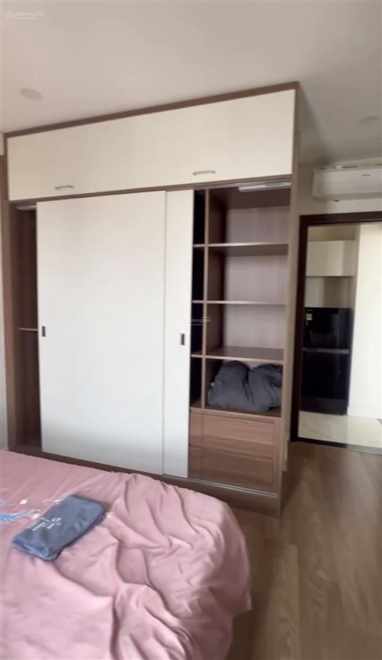 Bán căn 3 ngủ  tầng cao  full đồ  đang cho thuê 18tr  xem được pháo hoa  đã có sổ đỏ  15,5 tỷ