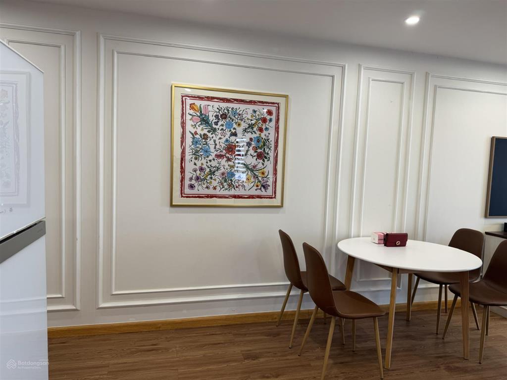 Bán căn 3 ngủ  tầng trung  view hồ và thành phố  full đồ  nhà mới đẹp  12,980 tỷ bao phí