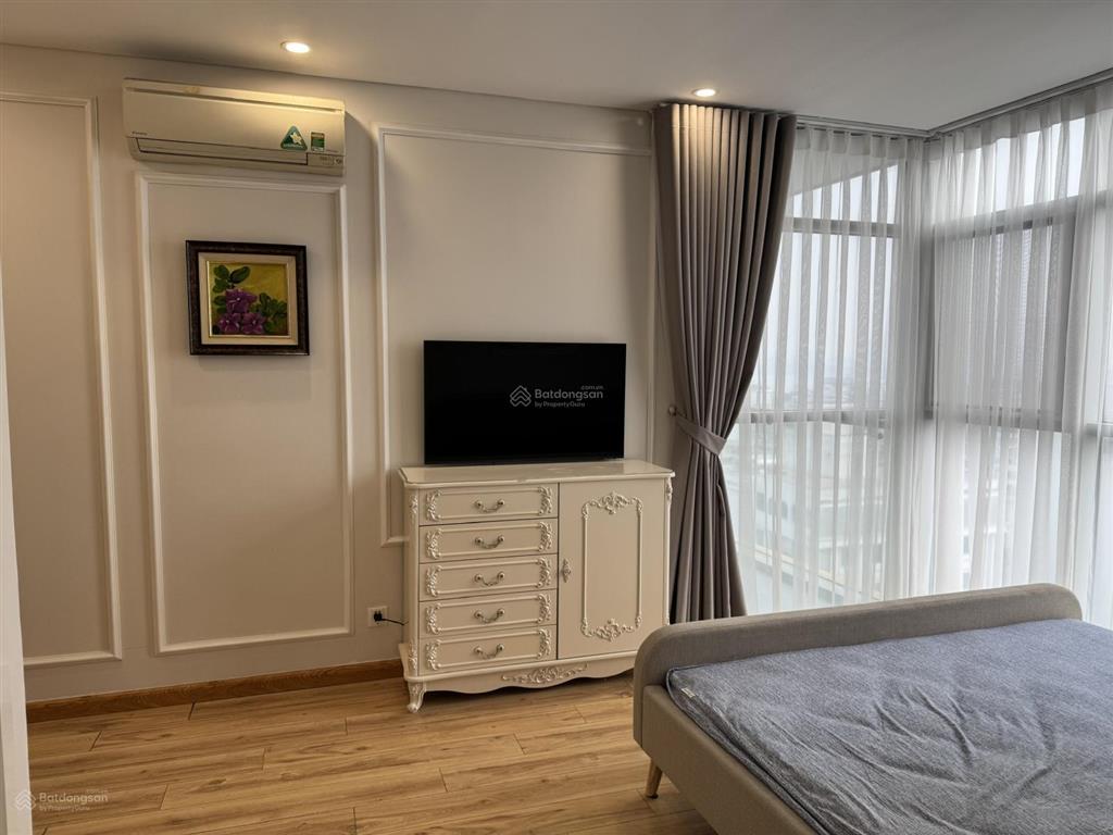 Bán căn 3 ngủ  tầng trung  view hồ và thành phố  full đồ  nhà mới đẹp  12,980 tỷ bao phí