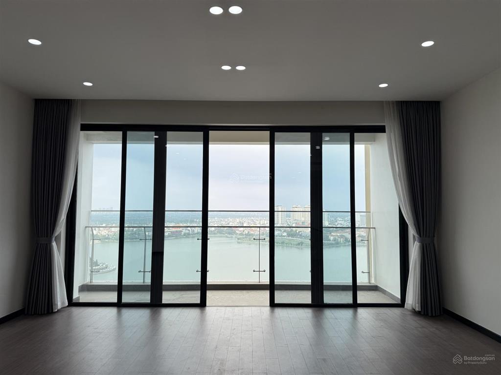 Bán căn heritage 3 ngủ + 1 tầng cao view ôm trọn hồ tây  38,5 tỷ bao phí  full đồ liền tường