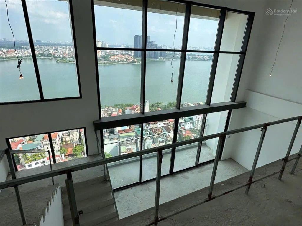 Bán căn góc duplex heriatge west lake tầng cao  view hồ tây, ngắm pháo hoa 90 tỷ  có thang riêng