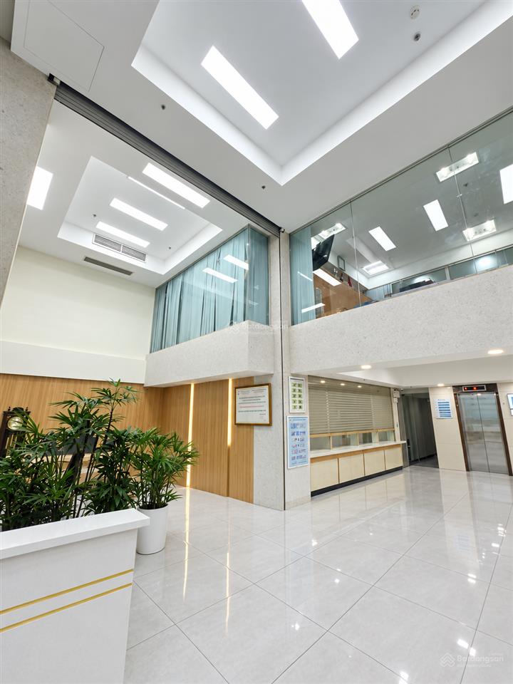 Cho thuê mặt bằng trệt lửng và 5 tầng văn phòng tại trung tâm quận 3 (miễn phí làm việc ngoài giờ)
