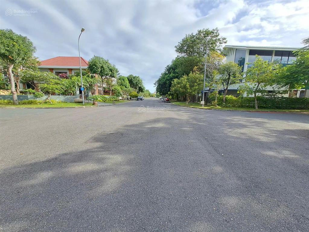 Bán lô đất 246m² mặt tiền 12m, đường rộng 21m  giá chỉ 81tr/m2