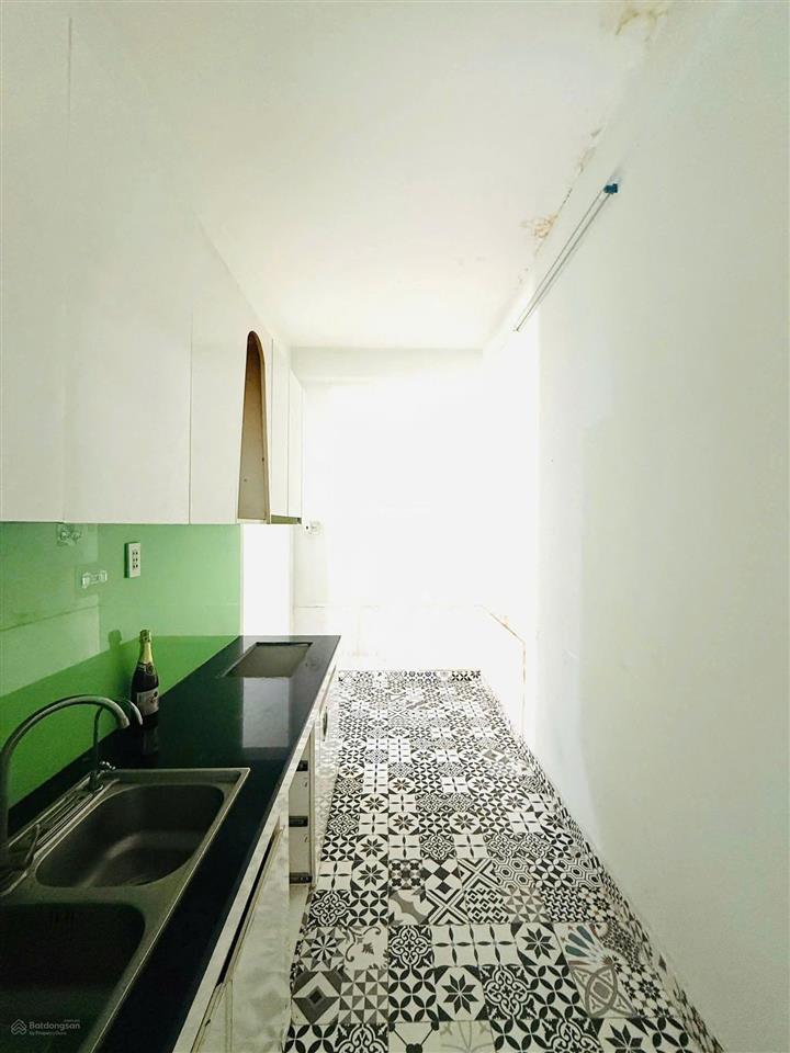 Bán gấp căn hộ chung cư ngô quyền, quận 5, khu thang bộ, có sổ hồng, 69m2 2pn1wc, vị trí trung tâm