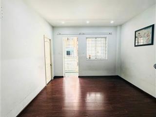 Bán gấp căn hộ chung cư ngô quyền, quận 5, khu thang bộ, có sổ hồng, 69m2 2pn1wc, vị trí trung tâm