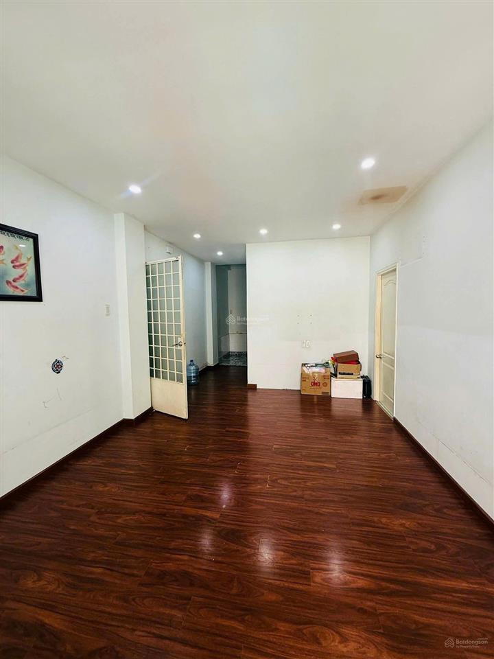 Bán gấp căn hộ chung cư ngô quyền, quận 5, khu thang bộ, có sổ hồng, 69m2 2pn1wc, vị trí trung tâm