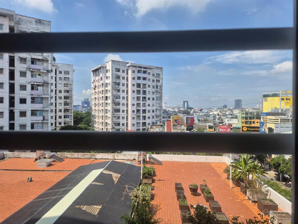 Cần tiền bán nhanh căn hộ chung cư phú thọ, quận 11, có sổ hồng, căn góc 66m2  2pn full nội thất