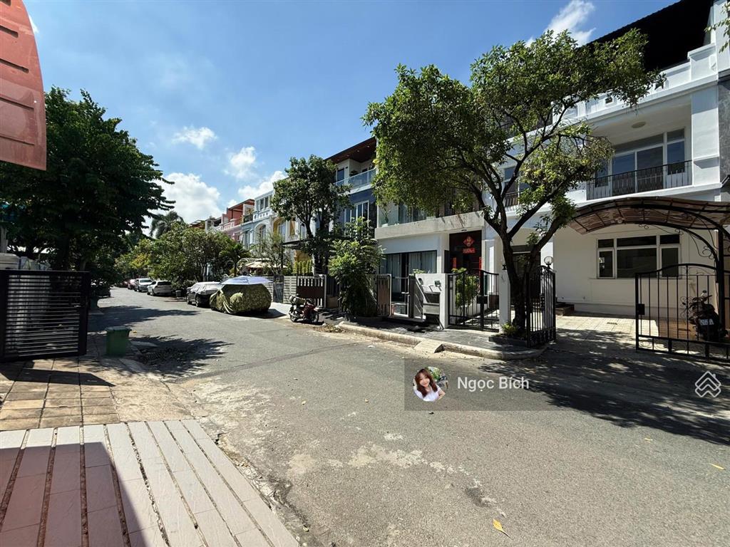 Cần bán biệt thự khu phú mỹ hưng, hưng thái, nhà 4 pn, giá 32 tỷ thương lượng nổi bật thị trường