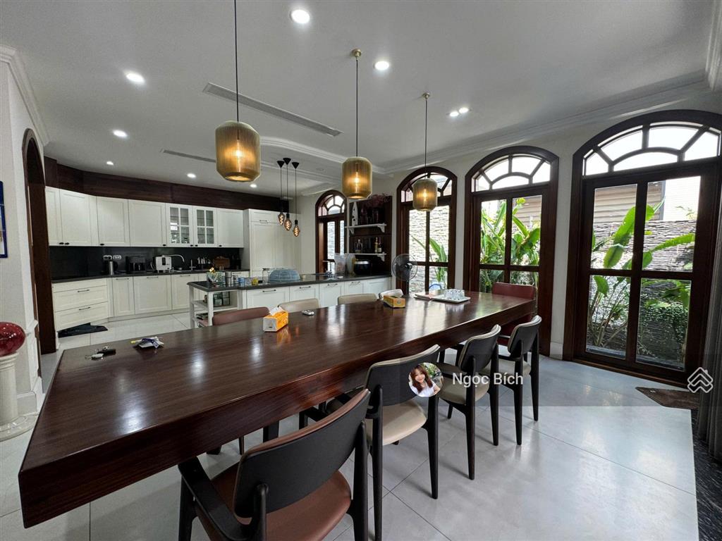 Bán biệt thự mỹ gia siêu đẳng cấp có hồ bơi  thang máy nội thất nhập khẩu giá 81 tỷ