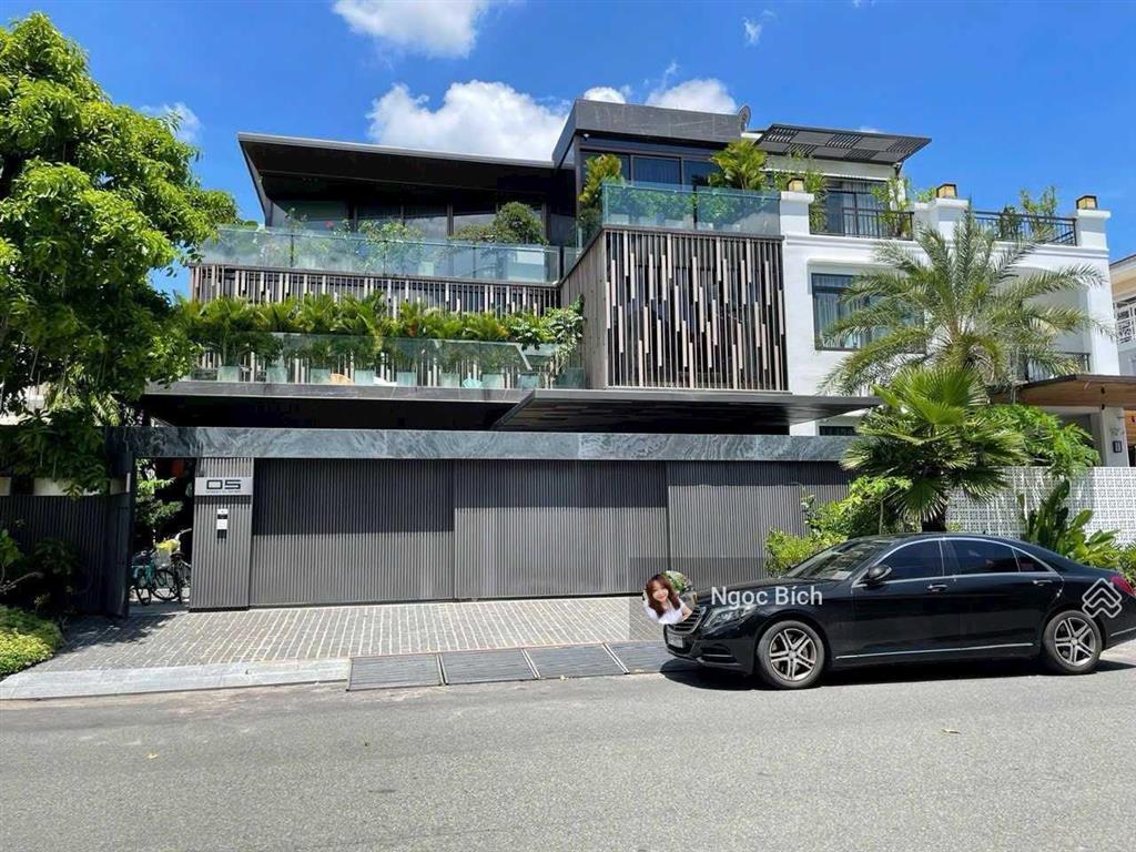 Bán biệt thự mỹ gia siêu đẳng cấp có hồ bơi  thang máy nội thất nhập khẩu giá 81 tỷ