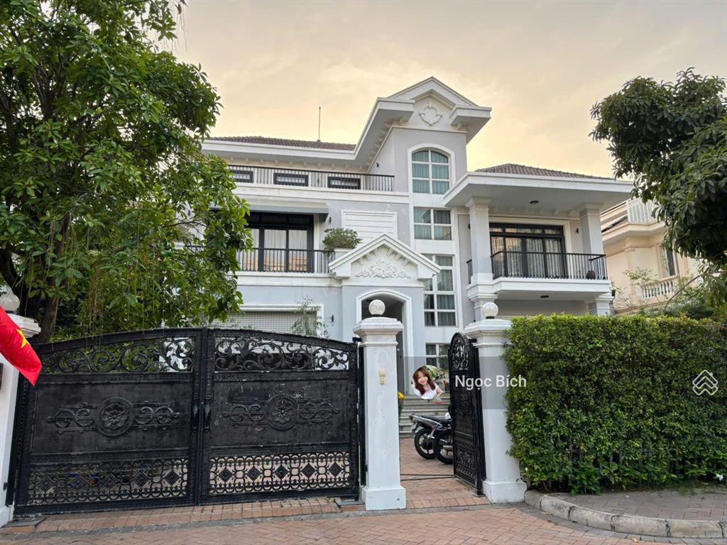 Cần bán biệt thự chateau nổi bật phú mỹ hưng  giá tốt trong thị trường 209 tỷ