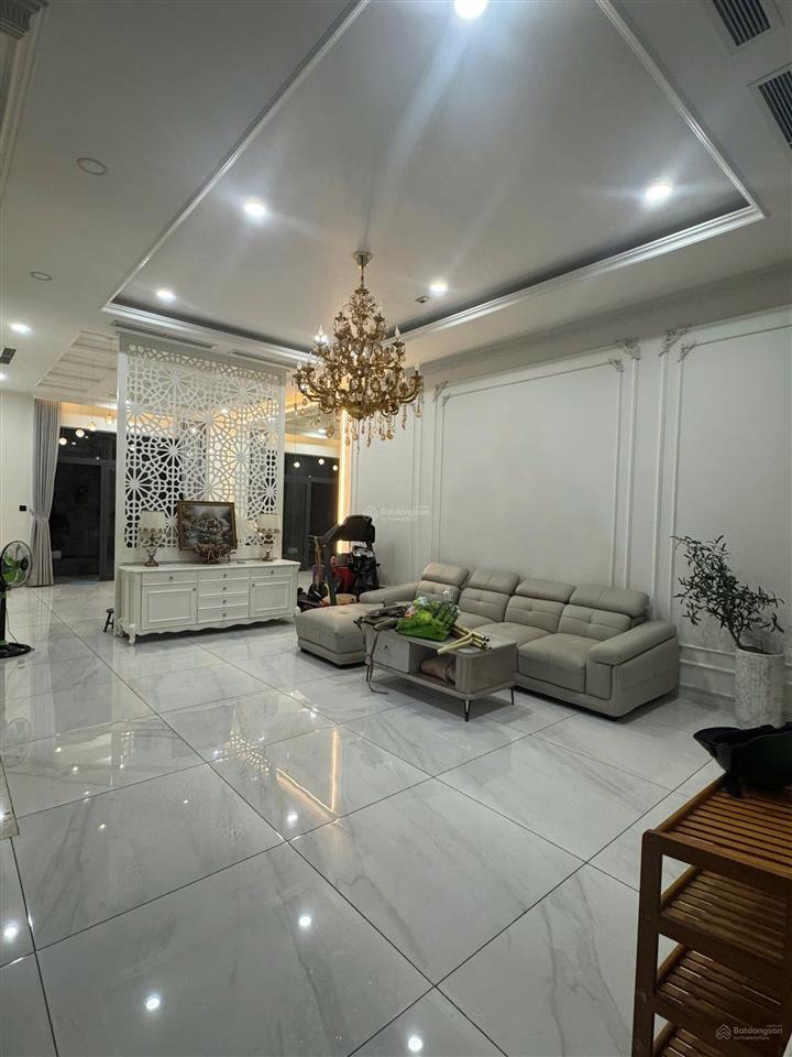Cho thuê biệt thự 6pn, 6wc, 200 m2, giá 85 triệu tại him lam kênh tẻ, view đẹp