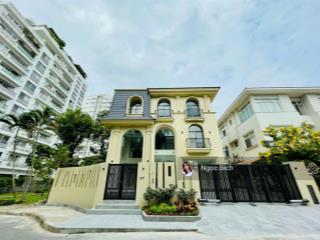 Bán biệt thự phú mỹ hưng, mỹ kim 2, góc 2 mặt tiền giá 130 tỷ đang có hợp đồng thuê 100 triệu
