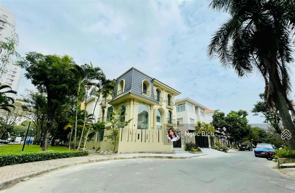 Bán biệt thự phú mỹ hưng, mỹ kim 2, góc 2 mặt tiền giá 140 tỷ đang có hợp đồng thuê 100 triệu