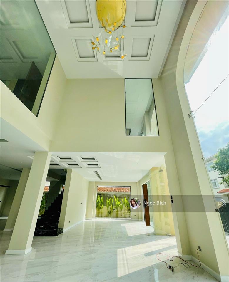 Bán biệt thự phú mỹ hưng, mỹ kim 2, góc 2 mặt tiền giá 140 tỷ đang có hợp đồng thuê 100 triệu