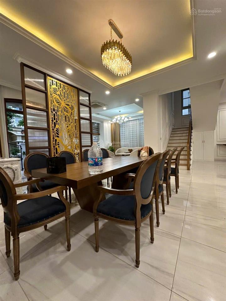 Cho thuê biệt thự phú mỹ hưng đường lớn còn 01 căn. giá tốt 115 triệu/tháng  0931 155 *** bích