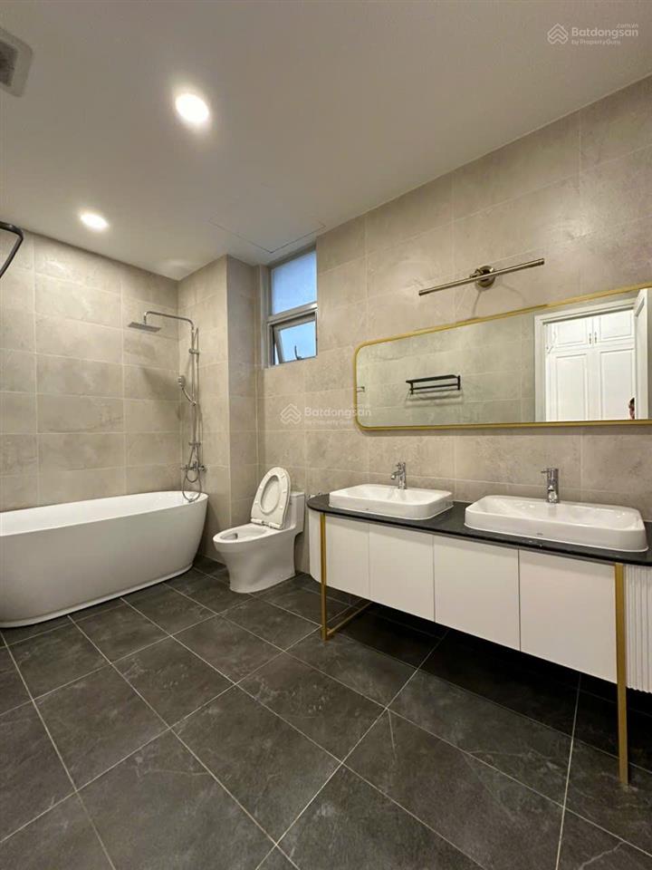 Cho thuê biệt thự phú mỹ hưng đường lớn còn 01 căn. giá tốt 115 triệu/tháng  0931 155 *** bích