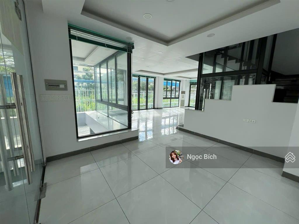 Cần bán gấp biệt thự sadeco giải trí, đường số 14 giá đầu tư 35 tỷ 1 căn. gọi 0931 155 ***