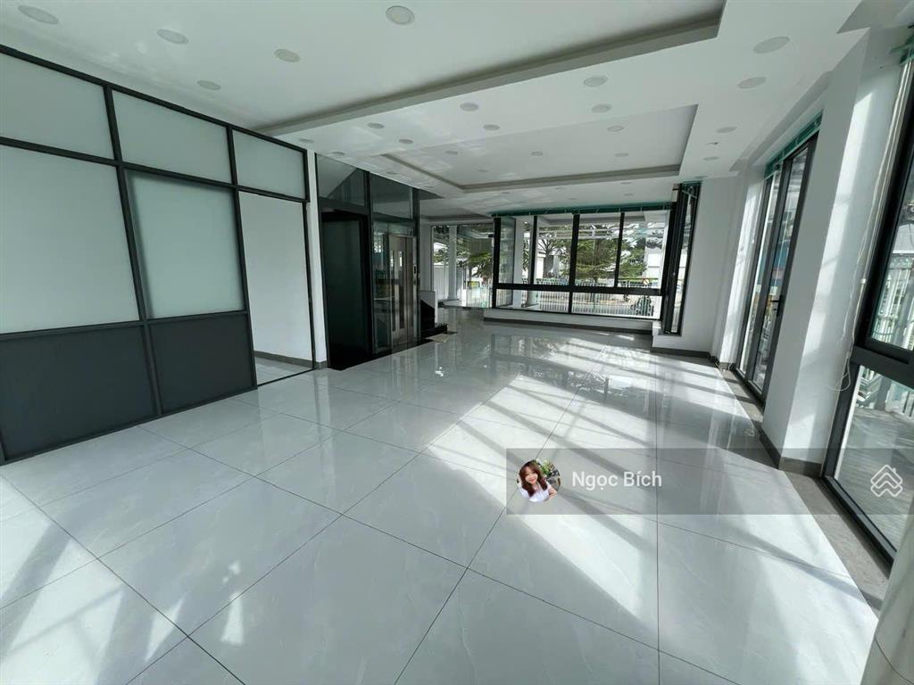 Cần bán gấp biệt thự sadeco giải trí, đường số 14 giá đầu tư 35 tỷ 1 căn. gọi 0931 155 ***