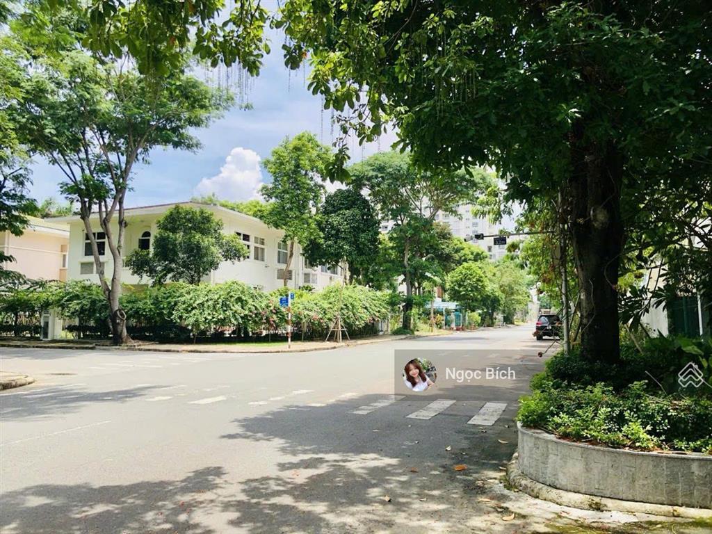 Bán gấp biệt thự 4pn, 5wc ở mỹ phú 2, tân phú, quận 7, 88 tỷ, 256m2 view công viên, hiếm 01 căn