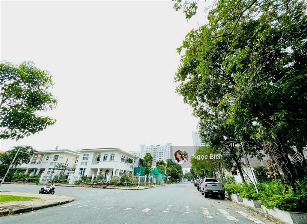 Bán gấp biệt thự 4pn, 5wc ở mỹ phú 2, tân phú, quận 7, 88 tỷ, 256m2 view công viên, hiếm 01 căn