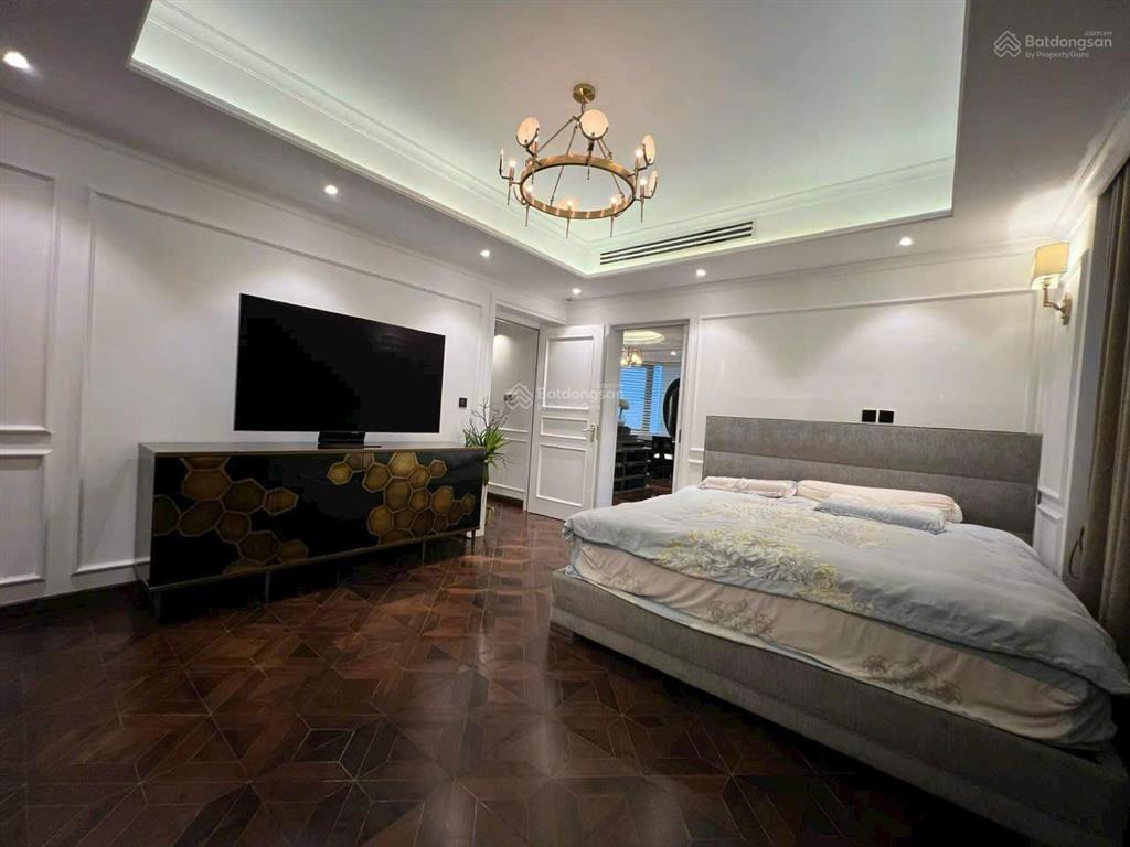 Cho thuê biệt thự diện tích 290m2, giá 115 triệu, phú mỹ hưng, view đẹp, giá cực chất
