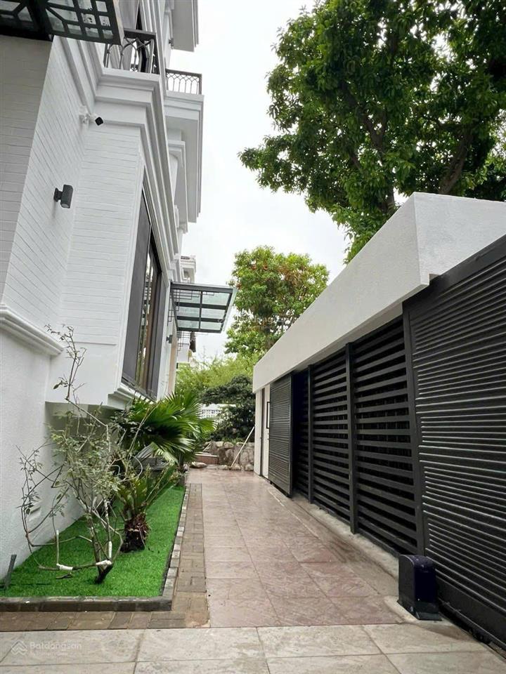 Cho thuê biệt thự diện tích 290m2, giá 115 triệu, phú mỹ hưng, view đẹp, giá cực chất