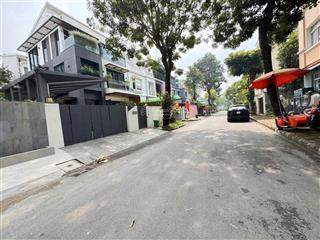 Cho thuê biệt thự phú mỹ hưng khu mỹ giang 1a, nhà mới deco chưa ở, dt 200m2, 4pn, 5wc
