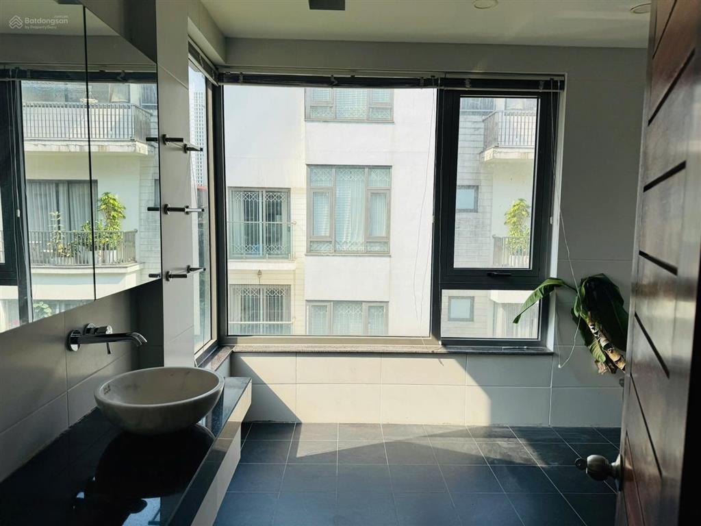 Chính chủ  bán biệt thự góc 2 mặt tiền tại 82 nguyễn tuân  107m2 x 8 tầng  thang máy  chỉ 66 tỷ