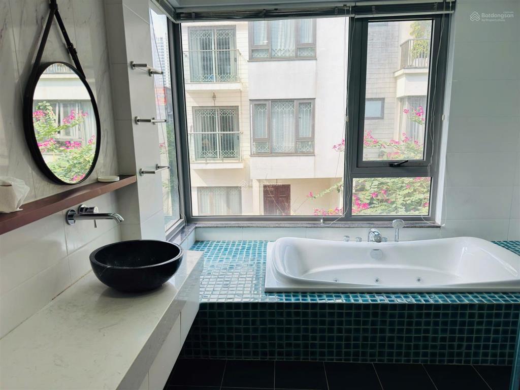 Chính chủ  bán biệt thự góc 2 mặt tiền tại 82 nguyễn tuân  107m2 x 8 tầng  thang máy  chỉ 66 tỷ