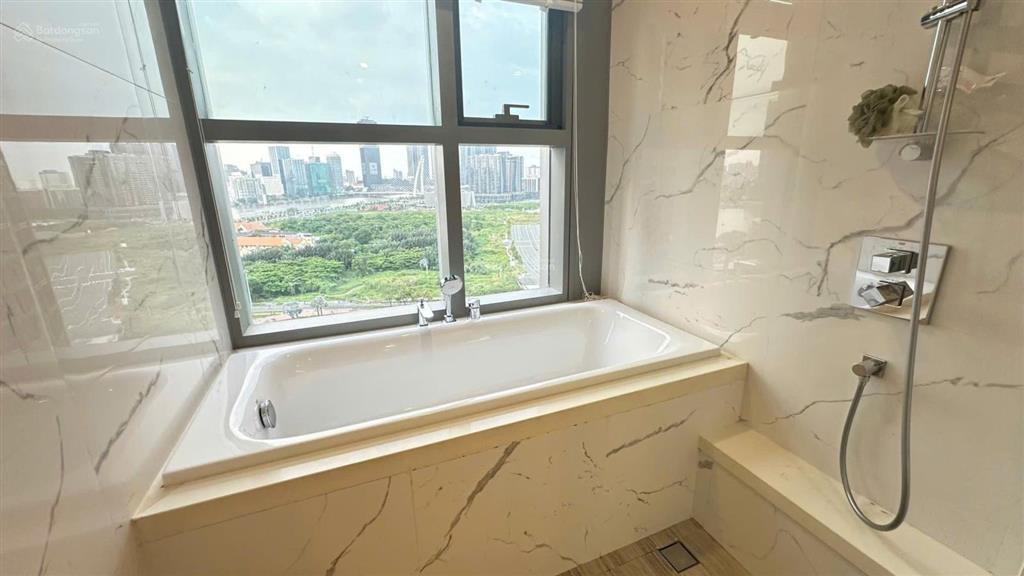 Empire city cho thuê 3 phòng ngủ nội thất cơ bản tầng cao view sông, bitexco ngắm pháo hoa