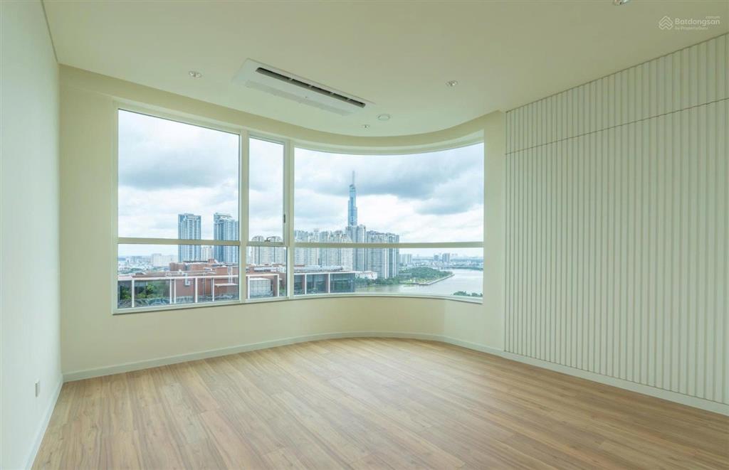 Cho thuê 4 phòng ngủ tầng cao view sông giá tốt, nhà mới bàn giao.