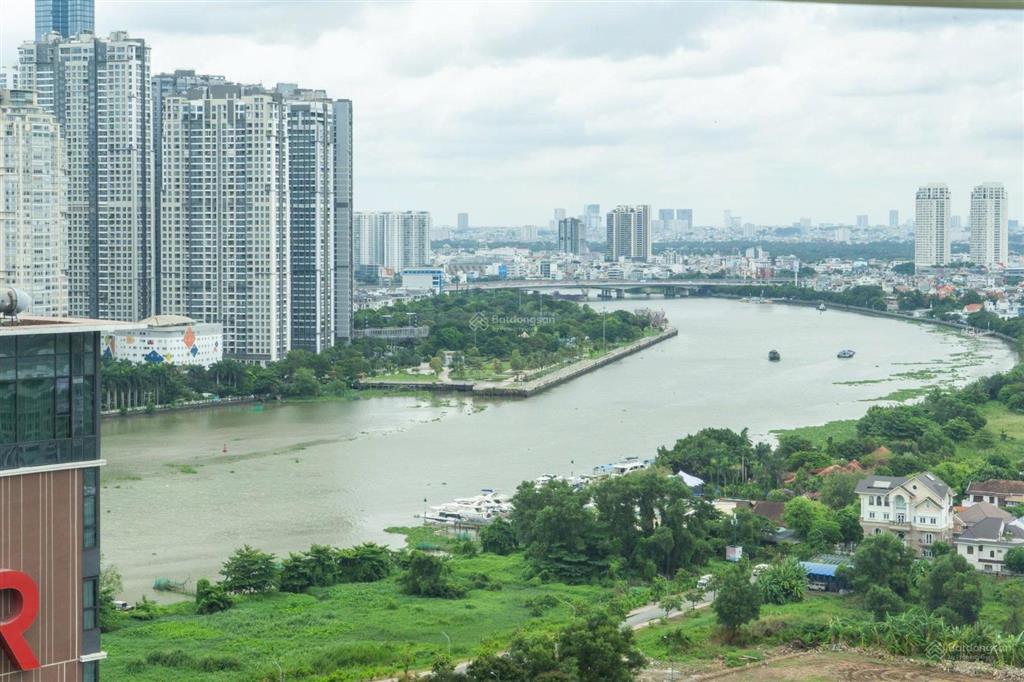 Cho thuê 4 phòng ngủ tầng cao view sông giá tốt, nhà mới bàn giao.