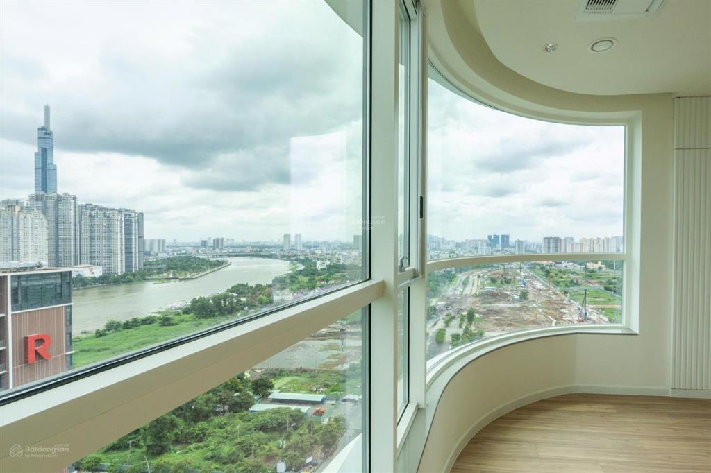 Cho thuê 4 phòng ngủ tầng cao view sông giá tốt, nhà mới bàn giao.