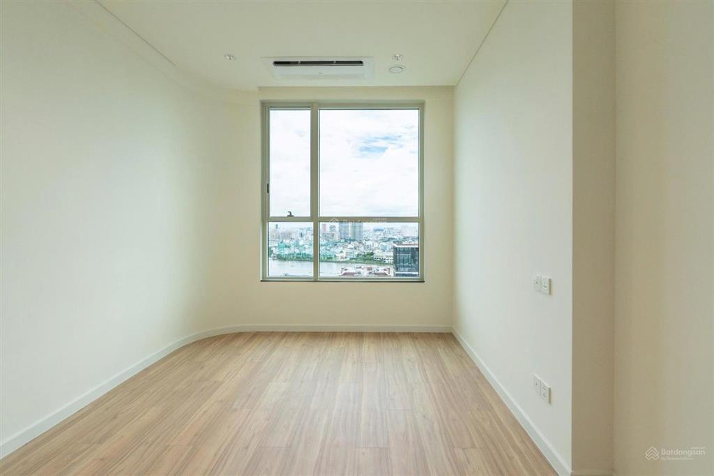 Cho thuê 4 phòng ngủ tầng cao view sông giá tốt, nhà mới bàn giao.