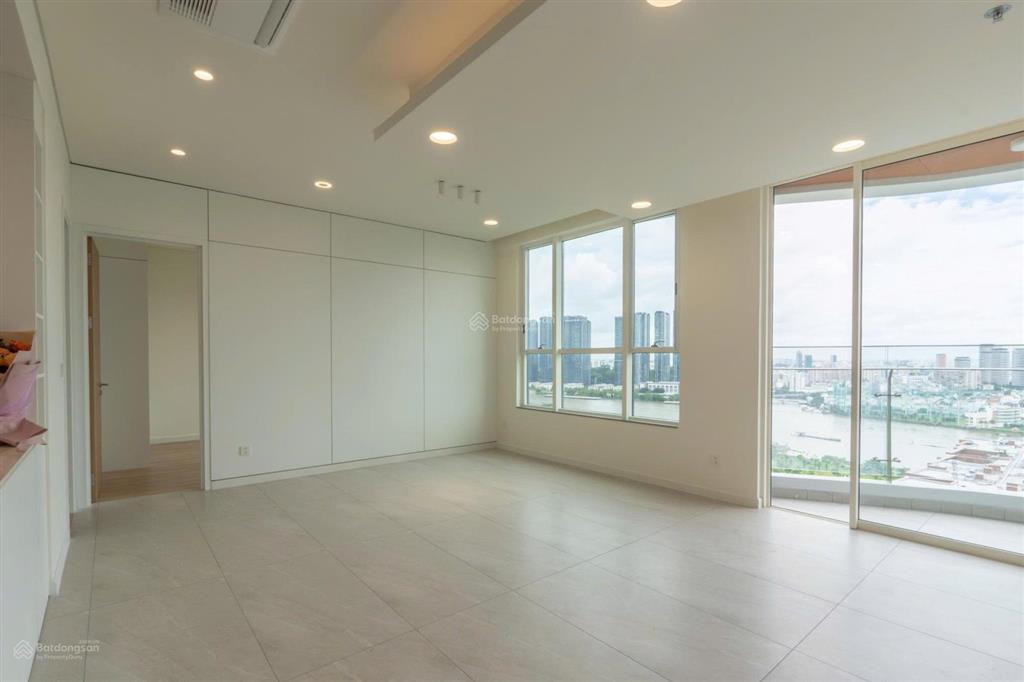 Cho thuê 4 phòng ngủ tầng cao view sông giá tốt, nhà mới bàn giao.
