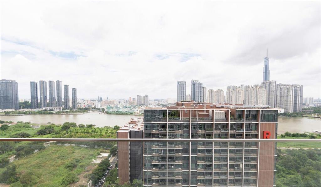 Cho thuê 4 phòng ngủ tầng cao view sông giá tốt, nhà mới bàn giao.