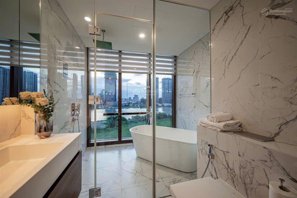 Cho thuê the galleria  metropole căn 4 phòng ngủ thang máy riêng hàng hiếm