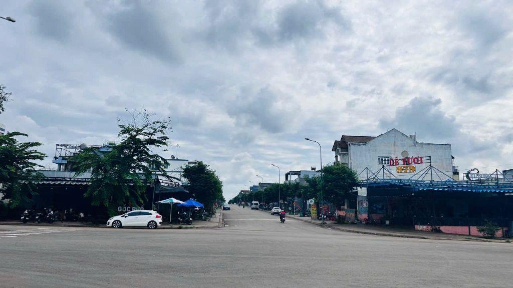 CẦN BÁN NỀN DIỆN TÍCH LỚN, FULL THỔ CƯ, GIÁ RẺ KHU HÀNH CHÍNH, DÂN CƯ ĐÔNG, TIỆN KINH DOANH