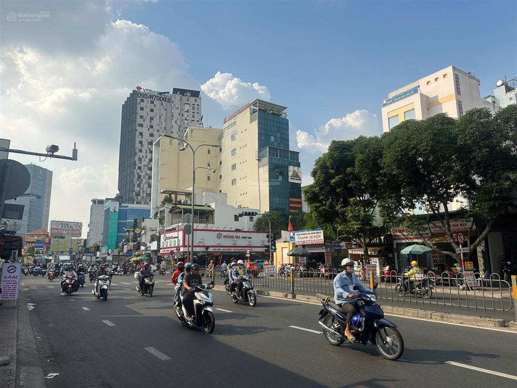 Cho thuê nhà số 36 36a đường phan đăng lưu quận bình thạnh dt, 9m x 20m ( 80tr/tháng )