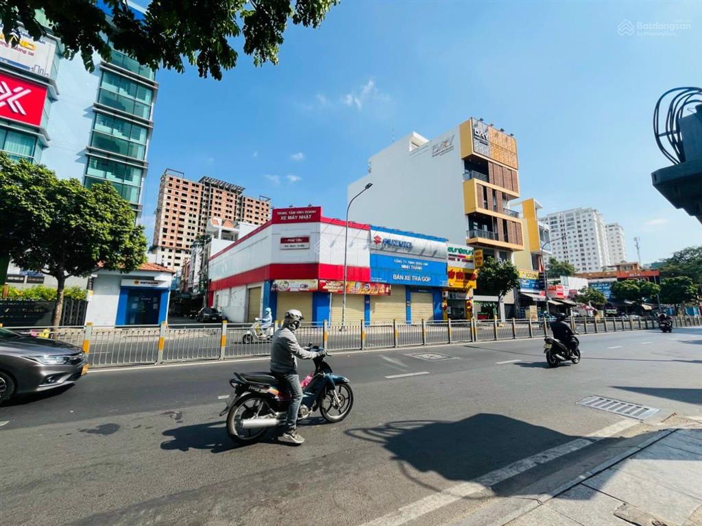 Cho thuê mặt tiền số 402  404 lũy bán bích, quận tân phú dt 18mx30m, 1 trệt + 1 lầu dtsd 1.050m2