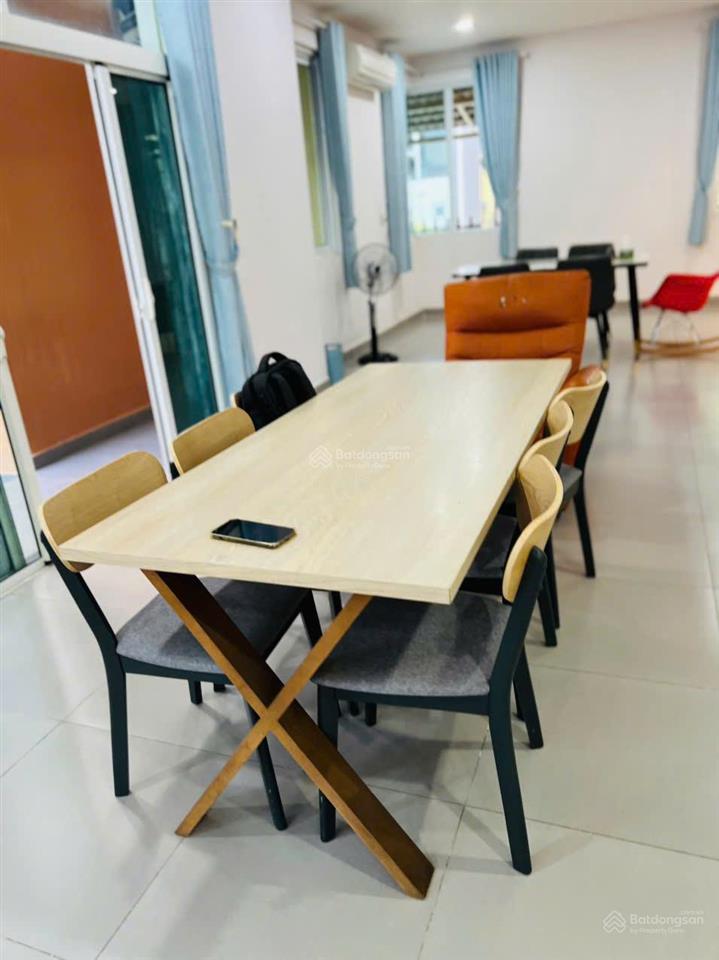 Cho thuê biệt thự độc lập, phòng khách rộng rãi + bếp đầy đủ tiện nghi, 3 phòng ngủ
