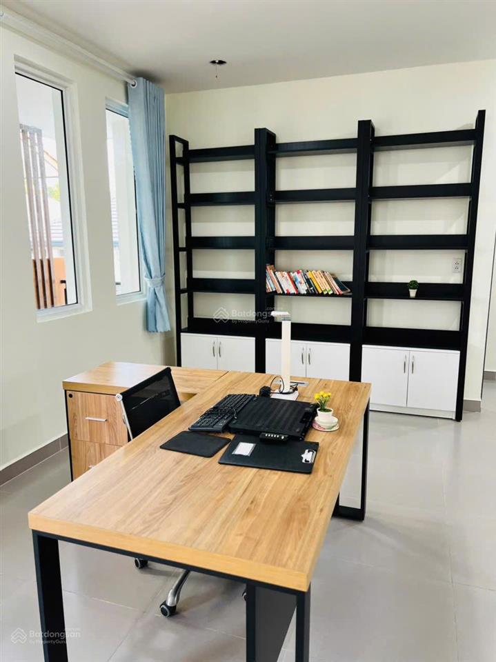 Cho thuê biệt thự độc lập, phòng khách rộng rãi + bếp đầy đủ tiện nghi, 3 phòng ngủ