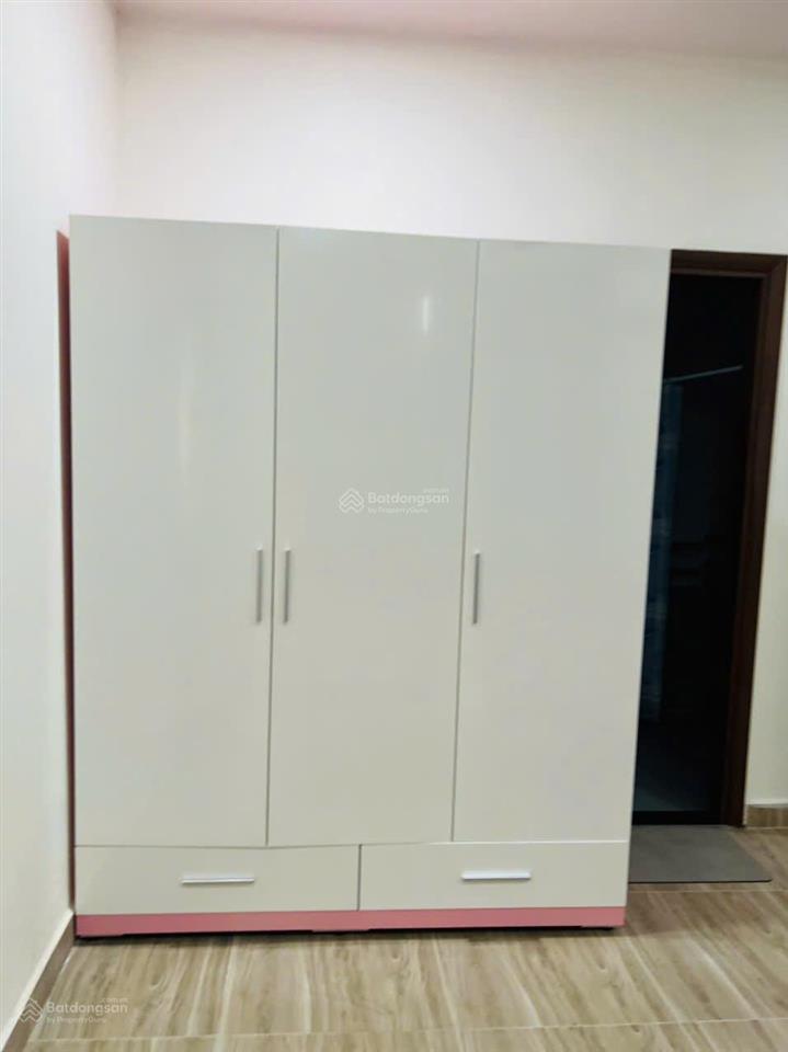 Cho thuê biệt thự độc lập, phòng khách rộng rãi + bếp đầy đủ tiện nghi, 3 phòng ngủ