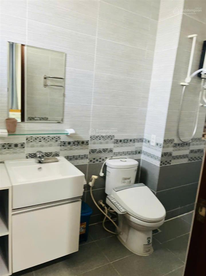 Cho thuê biệt thự độc lập, phòng khách rộng rãi + bếp đầy đủ tiện nghi, 3 phòng ngủ