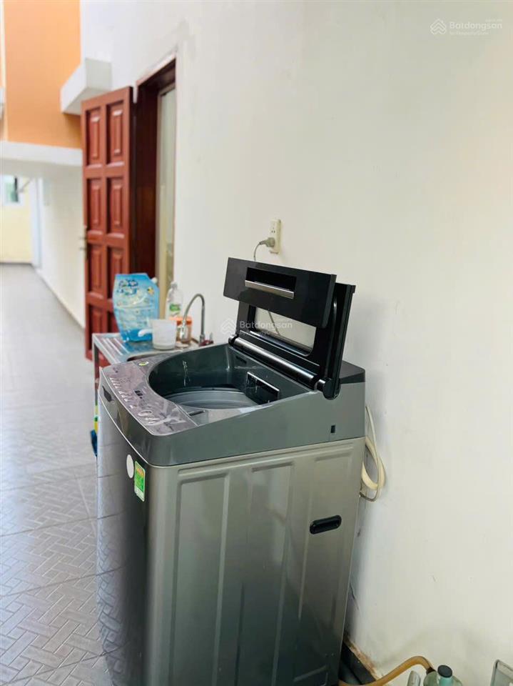 Cho thuê biệt thự độc lập, phòng khách rộng rãi + bếp đầy đủ tiện nghi, 3 phòng ngủ