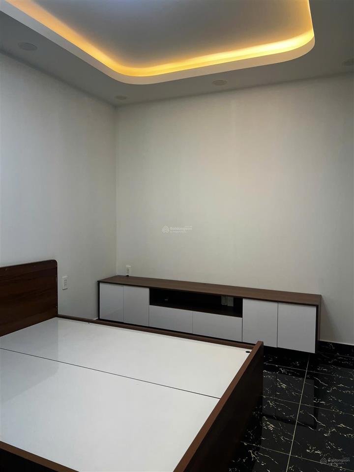 Cho thuê nhà ecolakes  biệt thự 3 tầng, 6 phòng ngủ, full nội thất mới , view công viên