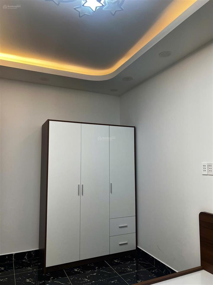 Cho thuê nhà ecolakes  biệt thự 3 tầng, 6 phòng ngủ, full nội thất mới , view công viên