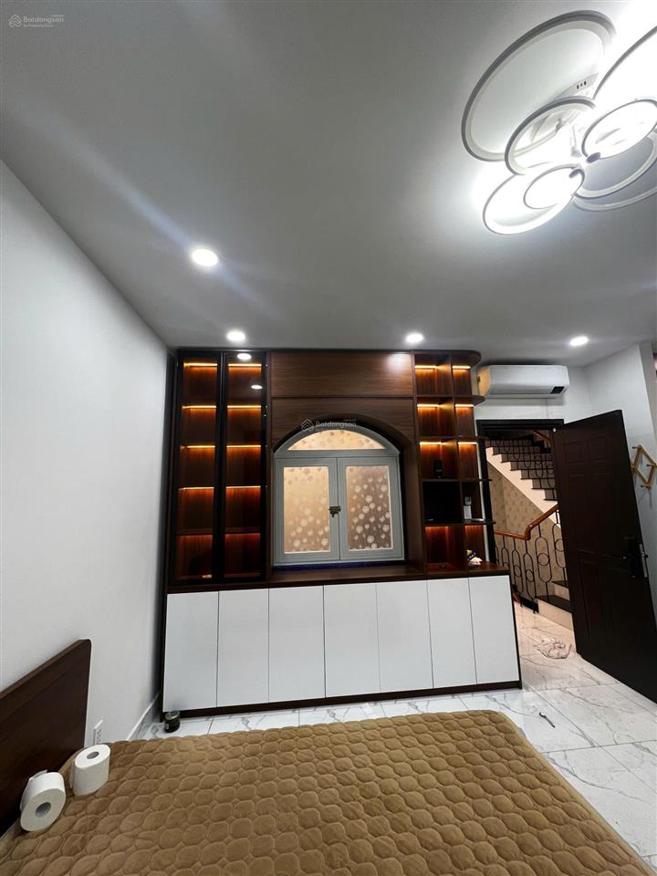 Cho thuê nhà ecolakes  biệt thự 3 tầng, 6 phòng ngủ, full nội thất mới , view công viên