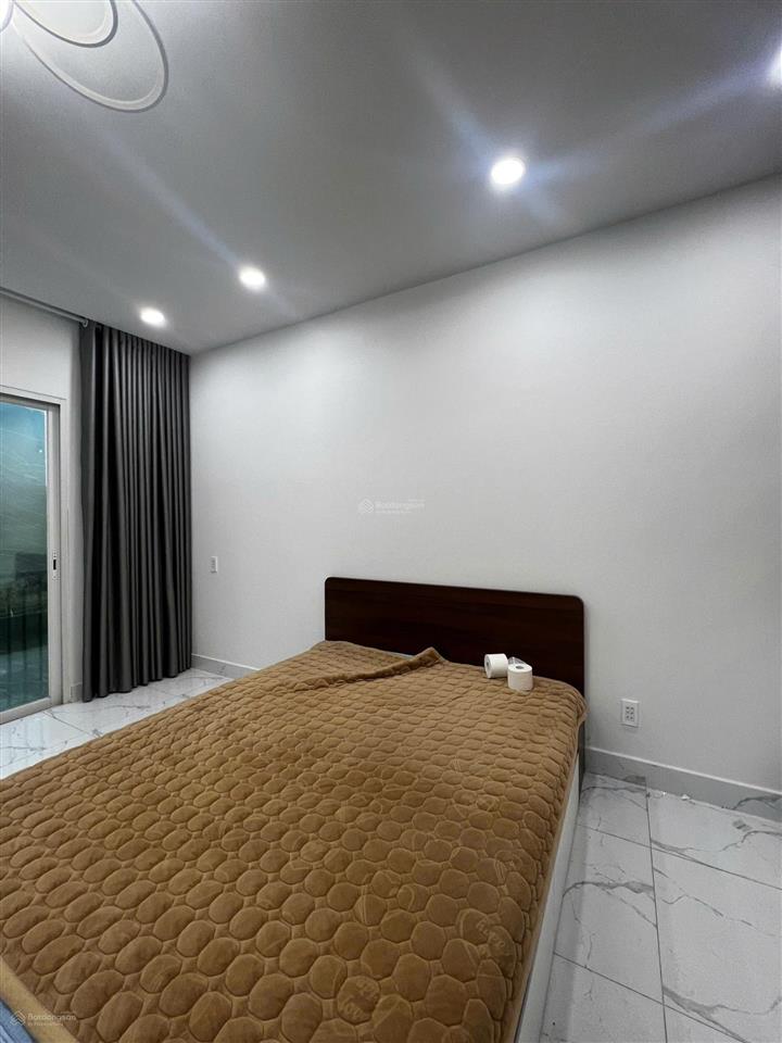 Cho thuê nhà ecolakes  biệt thự 3 tầng, 6 phòng ngủ, full nội thất mới , view công viên
